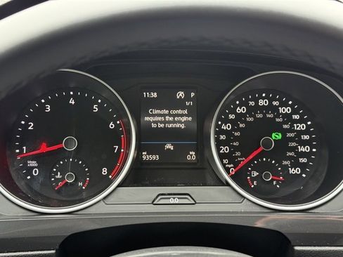 Used 2020 Volkswagen Tiguan SE image 31