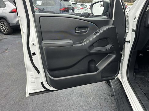 Used 2022 Nissan Frontier S image 5