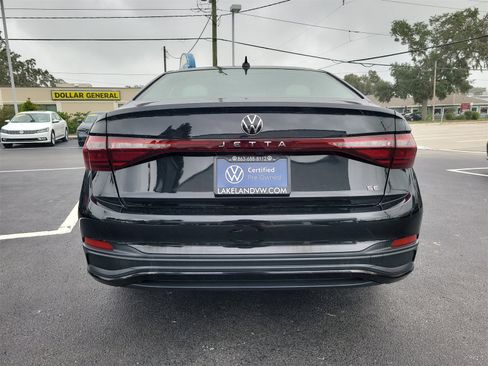Certified 2025 Volkswagen Jetta SE image 6