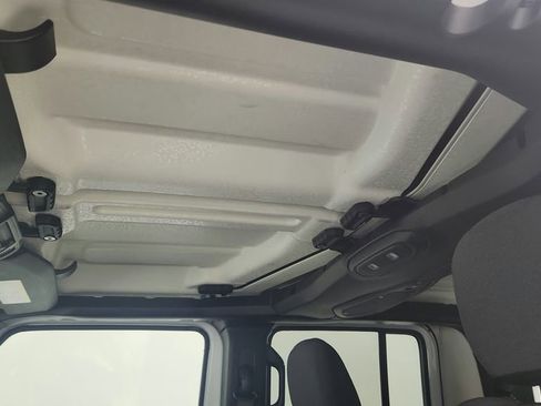 Used 2025 Jeep Gladiator Sport AWD/4WD image 15