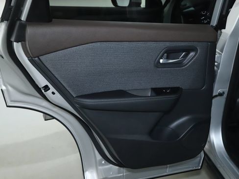 Used 2023 Nissan Rogue SV AWD/4WD image 13