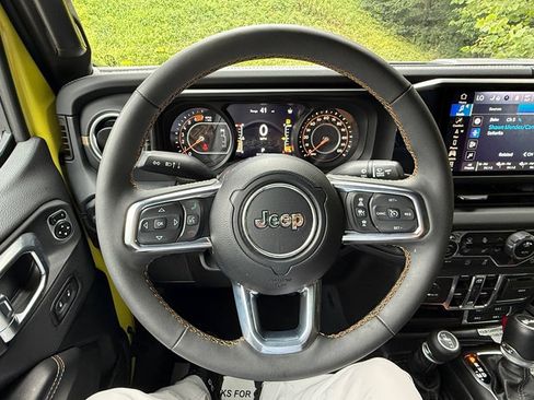 Used 2024 Jeep Wrangler Unlimited Sahara w/ Technology Group AWD/4WD image 18