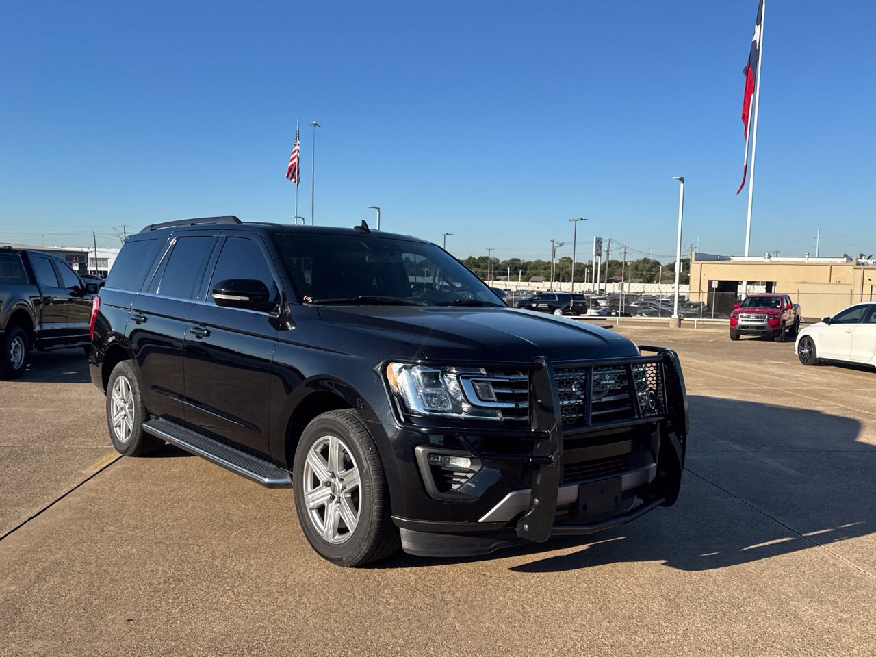 Used 2019 Ford Expedition XLT w/ Equipment Group 202A RWD image 2