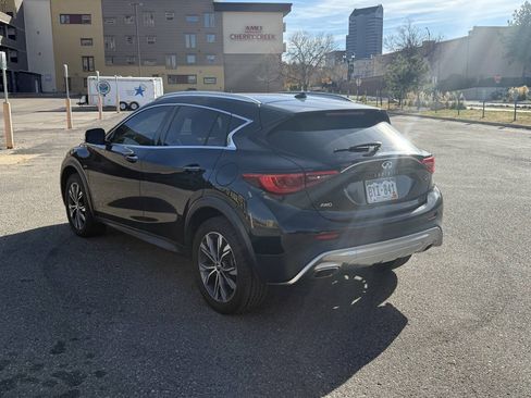 Used 2017 INFINITI QX30 AWD image 9