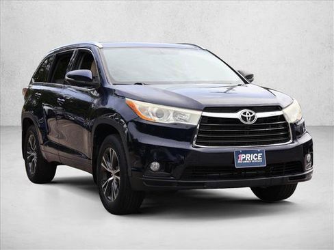Used 2016 Toyota Highlander XLE AWD/4WD image 3