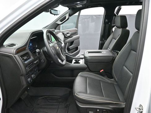 Used 2024 Chevrolet Suburban Premier w/ Premium Package AWD/4WD image 12