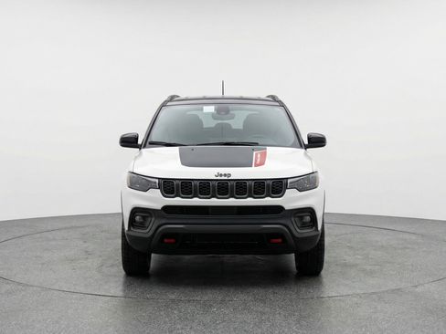 Used 2025 Jeep Compass Trailhawk AWD/4WD image 2