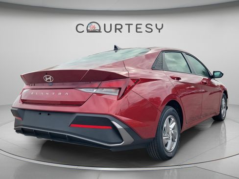 New 2026 Hyundai Elantra SE FWD image 5