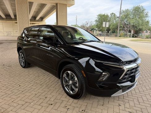 Used 2025 Chevrolet Blazer LT FWD image 11
