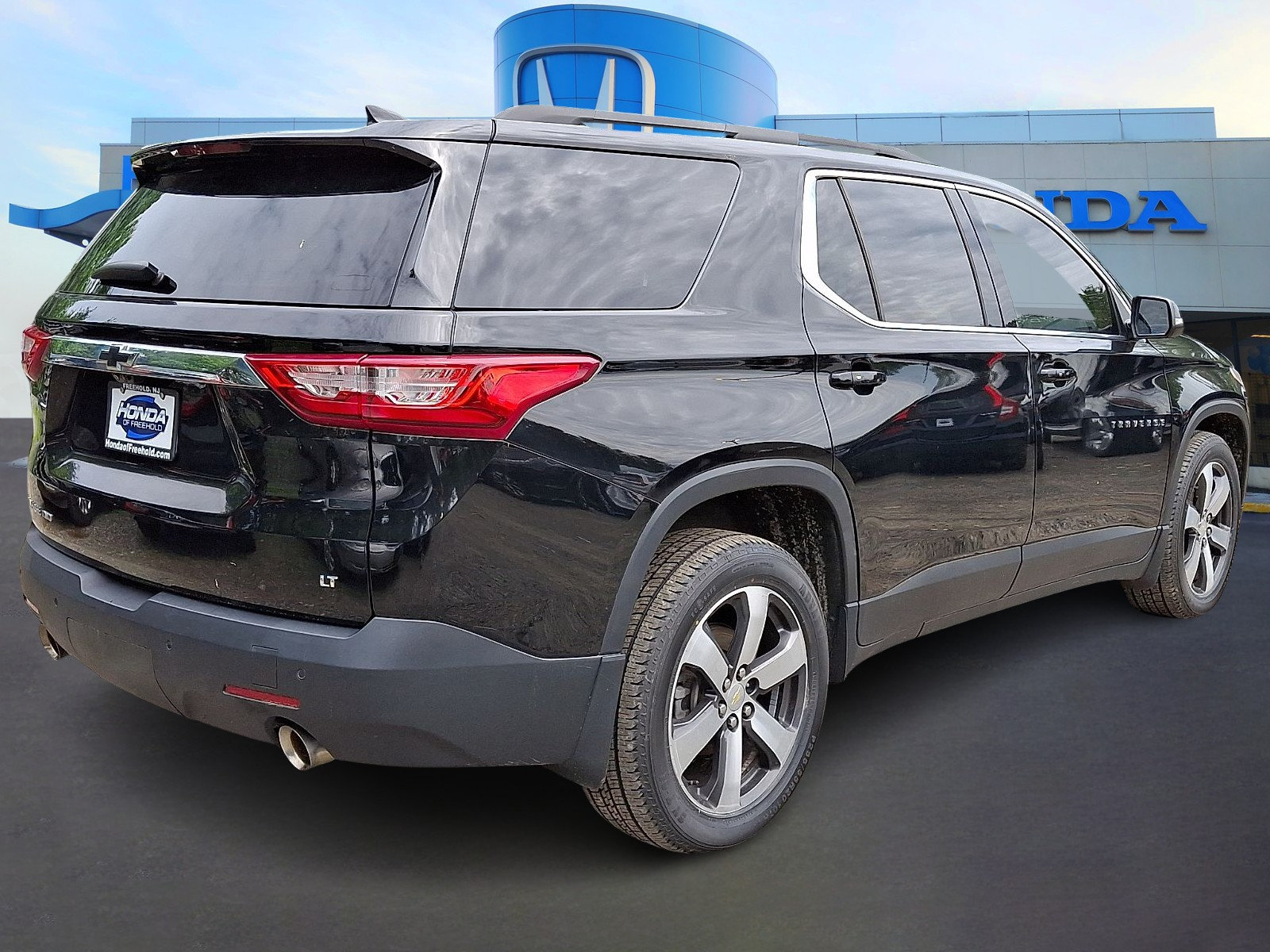 Used 2021 Chevrolet Traverse LT w/ LT Premium Package AWD/4WD image 6