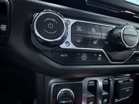 Used 2025 Jeep Wrangler Sport AWD/4WD image 14