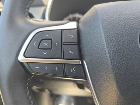 Certified 2025 Toyota Highlander XLE FWD image 31