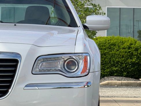 Used 2013 Chrysler 300 RWD image 13