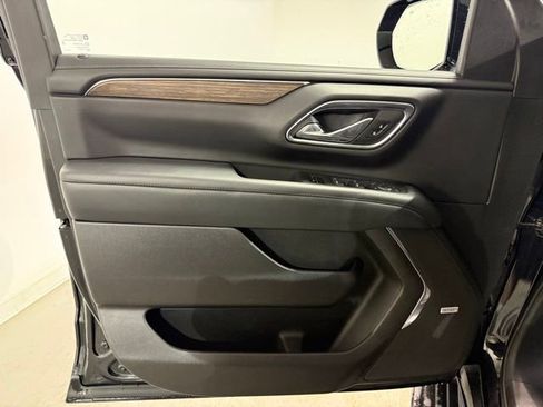 Used 2023 Chevrolet Tahoe High Country AWD/4WD image 12