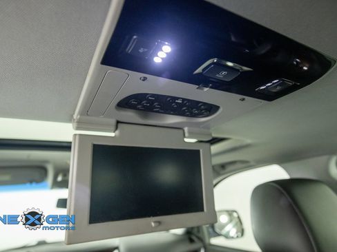 Used 2017 Cadillac Escalade Luxury AWD/4WD image 31