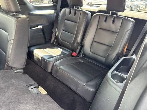 Used 2019 Ford Explorer XLT w/ Equipment Group 202A AWD/4WD image 27
