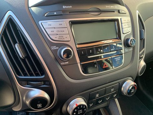 Used 2011 Hyundai Tucson GLS image 13