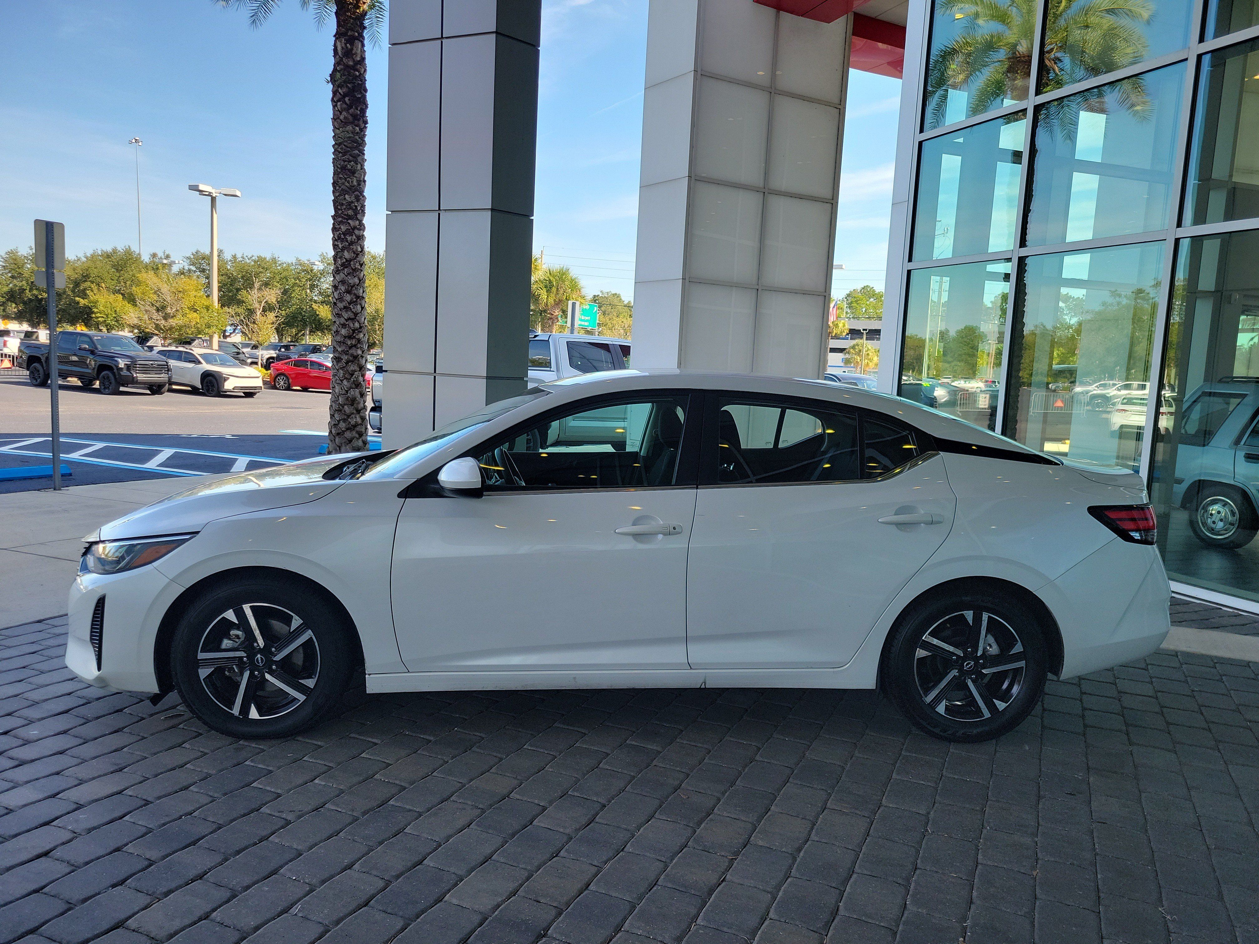 Used 2025 Nissan Sentra SV FWD image 3