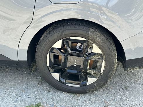 New 2026 Kia Carnival EX FWD image 19