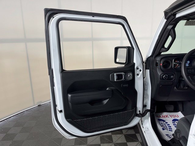 Used 2025 Jeep Wrangler Unlimited Rubicon AWD/4WD image 15