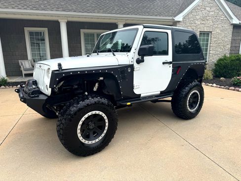 Used 2017 Jeep Wrangler Rubicon w/ Power Convenience Group image 2