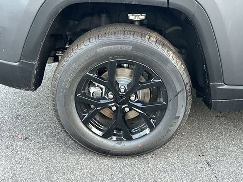 New 2025 Jeep Grand Cherokee Altitude image 17