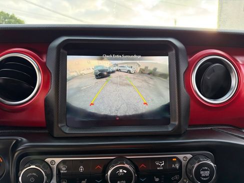 Used 2021 Jeep Wrangler Unlimited Rubicon AWD/4WD image 38