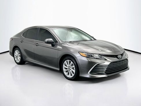 Used 2024 Toyota Camry LE image 3