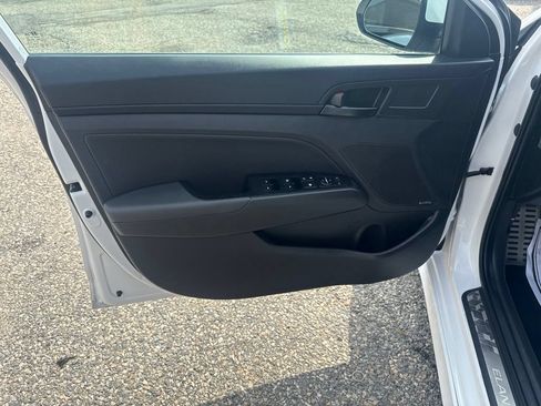 Used 2017 Hyundai Elantra Sport w/ Sport Premium Package 06 FWD image 11