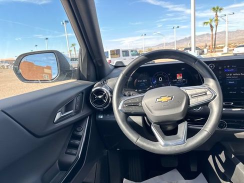 Used 2025 Chevrolet Equinox LT FWD image 13