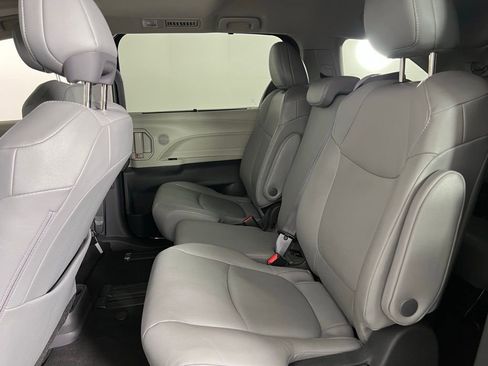 Used 2024 Toyota Sienna XLE image 26