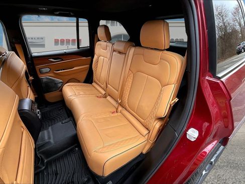 Used 2024 Jeep Grand Cherokee Summit image 25