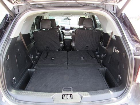 Used 2024 Ford Explorer XLT w/ Equipment Group 202A AWD/4WD image 33