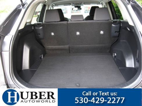 Used 2019 Toyota RAV4 LE FWD image 15