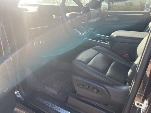 Certified 2025 Chevrolet Suburban Z71 w/ Comfort Package image 10