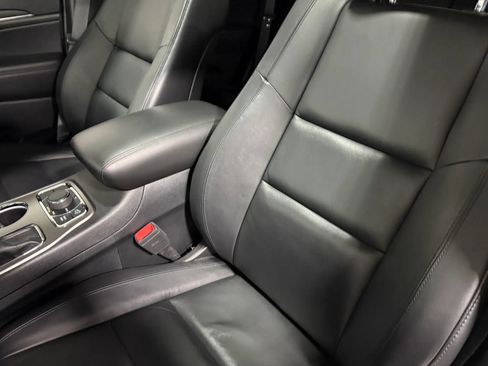 Used 2020 Jeep Grand Cherokee Limited AWD/4WD image 18