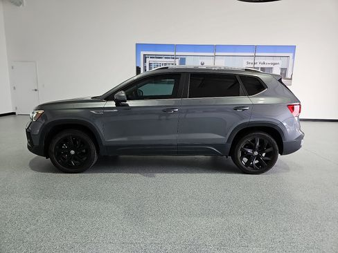 Certified 2023 Volkswagen Taos SE w/ Panoramic Sunroof Package FWD image 5