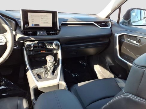 Used 2023 Toyota RAV4 XLE Premium image 14