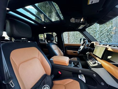 Used 2024 Land Rover Defender 130 X-Dynamic SE image 26