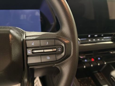 Used 2024 Chevrolet Colorado W/T image 17