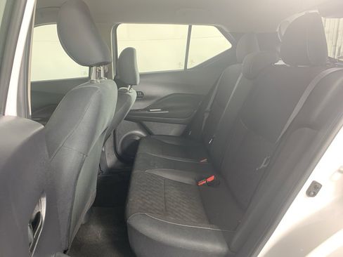 Used 2022 Nissan Kicks S image 32