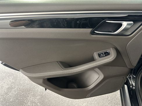 Used 2017 Porsche Macan S image 34