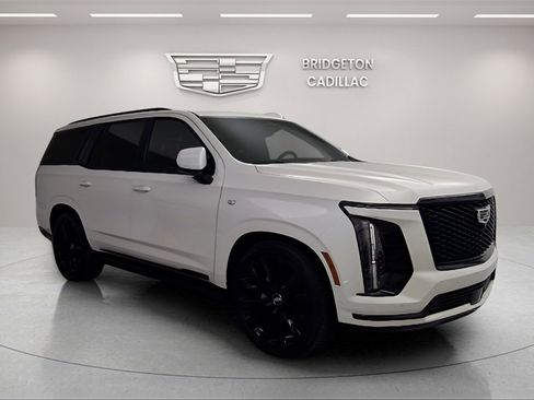 Used 2025 Cadillac Escalade Sport Platinum w/ LPO, ONYX Package image 1