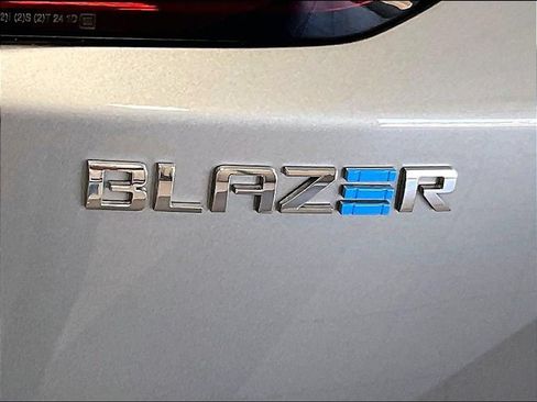 Used 2024 Chevrolet Blazer EV LT AWD/4WD image 29