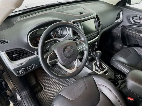 Used 2015 Jeep Cherokee Trailhawk w/ Comfort/Convenience Group image 2