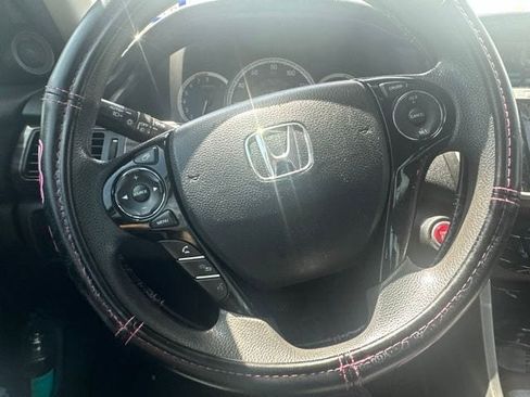 Used 2017 Honda Accord EX image 10