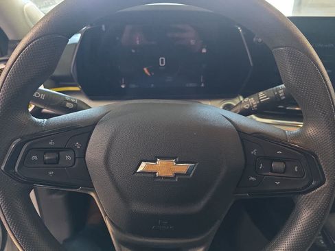 Used 2025 Chevrolet Trax LT FWD image 24