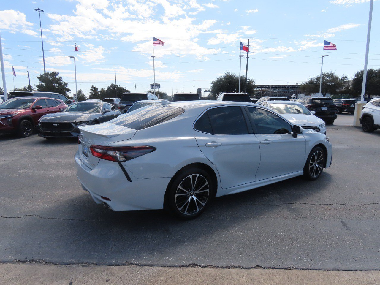 Used 2023 Toyota Camry SE FWD image 11