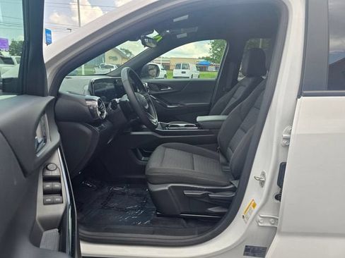 Used 2025 Chevrolet Equinox LT w/ Safety and Technology Package AWD/4WD image 17