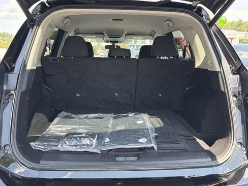 Used 2025 Nissan Rogue SV FWD image 29